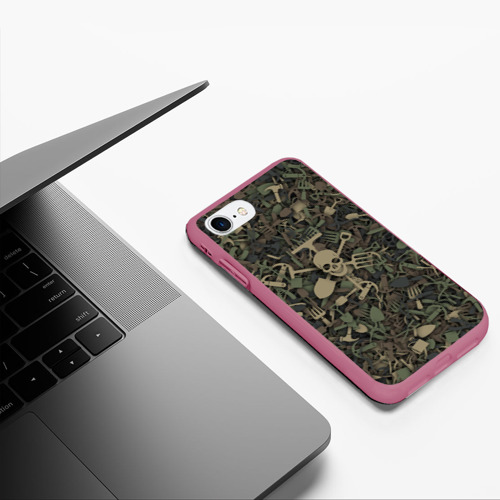 Чехол для iPhone 7/8 матовый Камуфляж садовода, цвет малиновый - фото 5