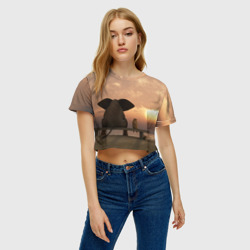 Женская футболка Crop-top 3D Слон с собакой на лавке, закат - фото 2