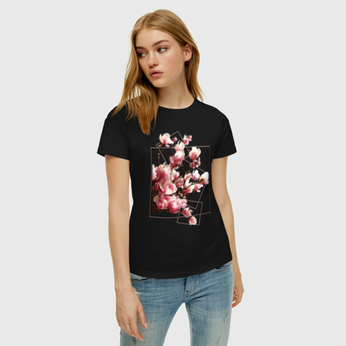 Женская футболка хлопок Магнолия, цвет черный - фото 3