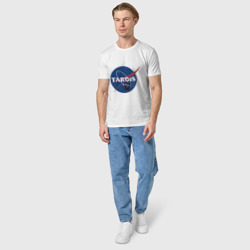 Футболка с принтом Tardis NASA для мужчины, вид на модели спереди №3. Цвет основы: белый