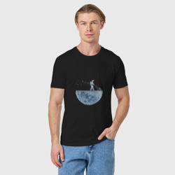 Мужская футболка хлопок Стрижет луну - фото 2