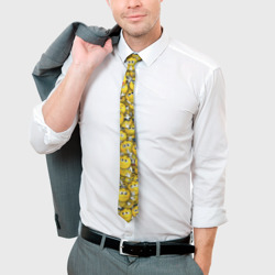 Галстук с принтом Веселые смайлики для мужчины, вид на модели спереди №3. Цвет основы: белый