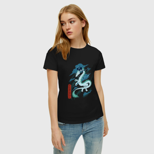 Женская футболка хлопок Тихиро катается верхом на драконе - фото 3