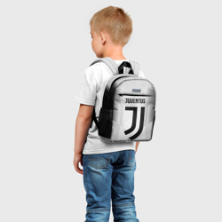 Рюкзак с принтом Juventus 2018 Original для ребенка, вид на модели спереди №2. Цвет основы: белый