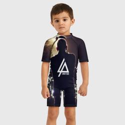 Детский купальный костюм 3D Linkin Park - Честер на сцене и огоньки - фото 2