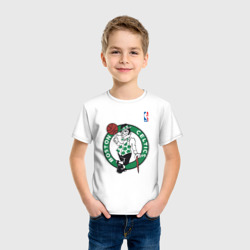 Футболка с принтом Boston Celtics для ребенка, вид на модели спереди №2. Цвет основы: белый