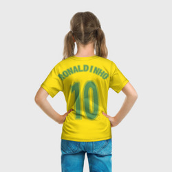 Футболка с принтом Роналдиньо для ребенка, вид на модели сзади №3. Цвет основы: белый