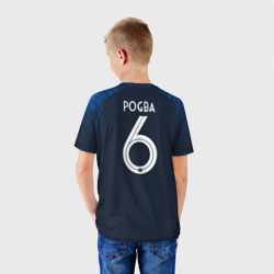 Футболка с принтом Pogba home WC 2018 для ребенка, вид на модели сзади №2. Цвет основы: белый