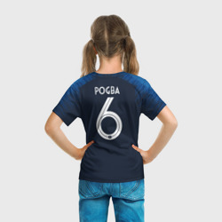 Футболка с принтом Pogba home WC 2018 для ребенка, вид на модели сзади №3. Цвет основы: белый