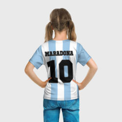 Футболка с принтом Марадона Аргентина ретро для ребенка, вид на модели сзади №3. Цвет основы: белый