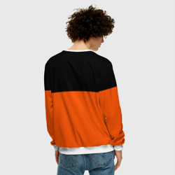 Свитшот с принтом Orange Is the New Black для мужчины, вид на модели сзади №2. Цвет основы: белый