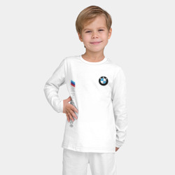 Пижама с принтом BMW M Performance для ребенка, вид на модели спереди №2. Цвет основы: белый