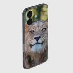Чехол для iPhone 16 силиконовый с защитой камеры Улыбка львицы - фото 2