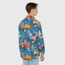 Рубашка с принтом Карпы кои на мелководьи для любого человека, вид сзади №2. Цвет основы: белый