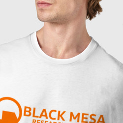 Футболка с принтом Half-life black Mesa для мужчины, вид на модели спереди №4. Цвет основы: белый