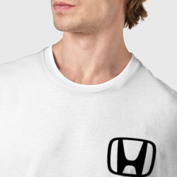 Футболка с принтом Honda для мужчины, вид на модели спереди №4. Цвет основы: белый