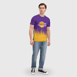 Футболка с принтом LA Lakers для мужчины, вид на модели спереди №3. Цвет основы: белый