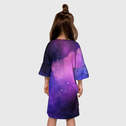 Платье с принтом Как приручить дракона для ребенка, вид на модели сзади №2. Цвет основы: белый