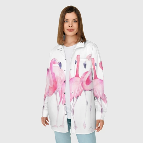 Женская рубашка oversize 3D с принтом Фламинго розовый на белом, фото на моделе #1