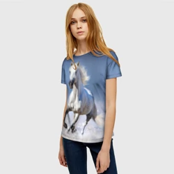 Женская футболка 3D Белая лошадь скачет по снегу - фото 2