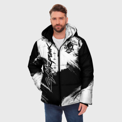 Куртка с принтом Cyberpunk 2077 для мужчины, вид на модели спереди №2. Цвет основы: черный
