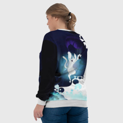 Свитшот с принтом Ori and the Blind Forest для женщины, вид на модели сзади №3. Цвет основы: белый