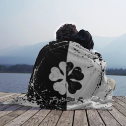 Плед 3D Черный Клевер половина фон запачкана - фото 2