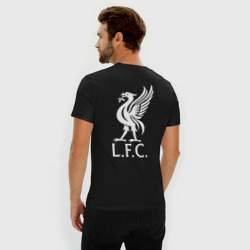 Футболка из премиального хлопка с принтом Liverpool на спине для мужчины, вид на модели сзади №2. Цвет основы: черный