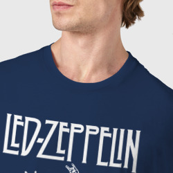 Футболка с принтом Led Zeppelin для мужчины, вид на модели спереди №4. Цвет основы: темно-синий