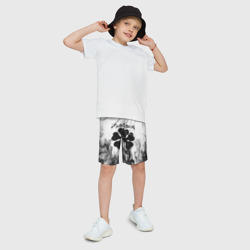 Детские спортивные шорты 3D Черный Клевер горящий фон - фото 2