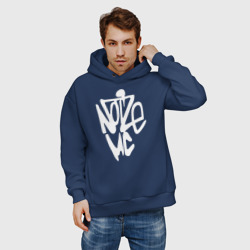 Худи с принтом Noize MC для мужчины, вид на модели спереди №2. Цвет основы: темно-синий
