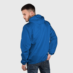Ветровка с принтом Куртка санса Undertale для мужчины, вид на модели сзади №2. Цвет основы: белый
