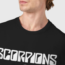 Футболка с принтом Scorpions для мужчины, вид на модели спереди №4. Цвет основы: черный