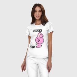 Пижама с принтом Cooky BT21 для женщины, вид на модели спереди №2. Цвет основы: белый