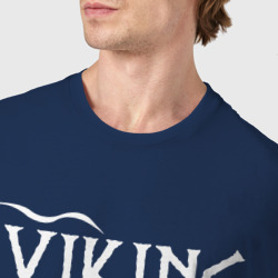 Футболка с принтом Viking world tour для мужчины, вид на модели спереди №4. Цвет основы: темно-синий