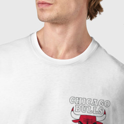 Футболка с принтом Chicago bulls на спине Чикаго буллс для женщины, вид на модели спереди №4. Цвет основы: белый