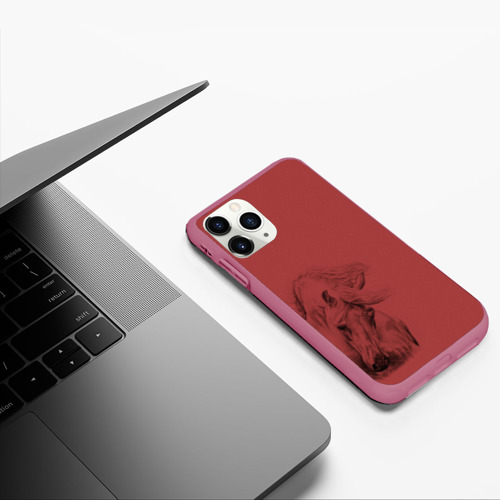 Чехол для iPhone 11 Pro матовый Конь на красном фоне, цвет малиновый - фото 5