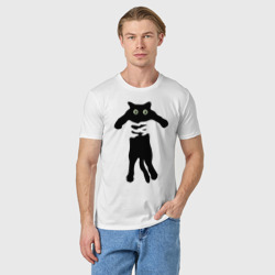 Мужская футболка хлопок Черный кот в руках - фото 2