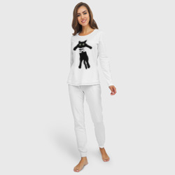 Пижама с принтом Черный кот в руках для женщины, вид на модели спереди №2. Цвет основы: белый