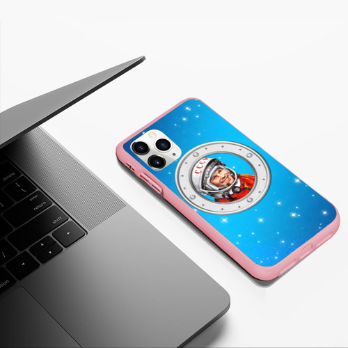 Чехол для iPhone 11 Pro Max матовый Улыбка Юрия Гагарина голубое небо, цвет баблгам - фото 5