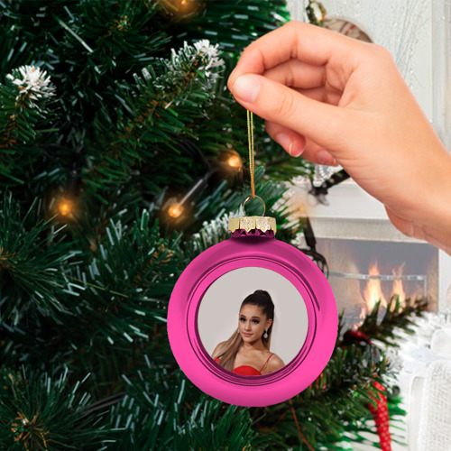 Стеклянный ёлочный шар Ariana Grande (Ариана Гранде), цвет розовый - фото 3
