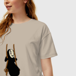 Женская футболка хлопок Oversize Веселый Безликий на качелях - фото 2