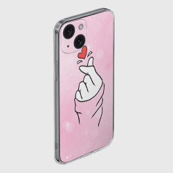 Чехол для iPhone 15 силиконовый с защитой камеры Сердечко пальцами - фото 2