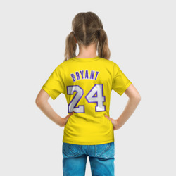 Футболка с принтом Kobe Bryant 24 для ребенка, вид на модели сзади №3. Цвет основы: белый