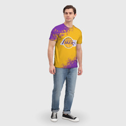 Футболка с принтом LA Lakers Kobe Bryant для мужчины, вид на модели спереди №3. Цвет основы: белый