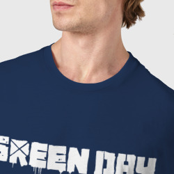 Футболка с принтом GreenDay ГринДей для мужчины, вид на модели спереди №4. Цвет основы: темно-синий