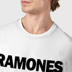 Футболка с принтом Ramones Рамонес для женщины, вид на модели спереди №4. Цвет основы: белый