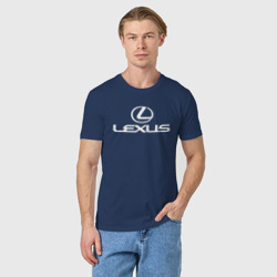 Футболка с принтом Lexus Лексус для мужчины, вид на модели спереди №2. Цвет основы: темно-синий