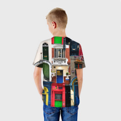 Футболка с принтом London Doors цифровой коллаж для ребенка, вид на модели сзади №2. Цвет основы: белый