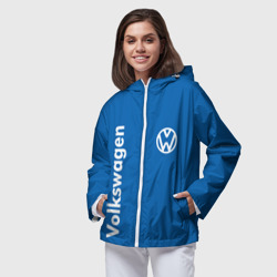 Ветровка с принтом Volkswagen для женщины, вид на модели спереди №2. Цвет основы: белый